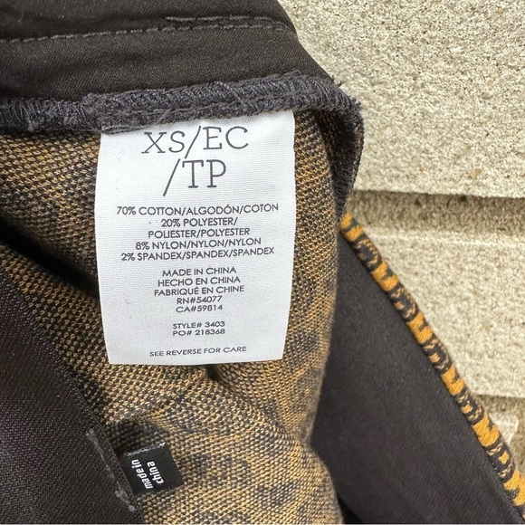 CAbi Medallion Print Knit A-Line Skirt Asymmetrical Hem Pockets XS 3403 - Picture 9 of 13